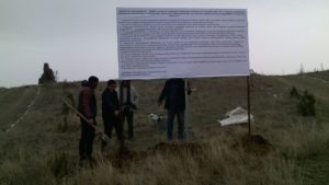 Территория вокруг пика имени Верховного Главнокомандующего Ильхама Алиева c приходом лета и пробуждением природы благоустраивается каждый год, и множество деревьев высаживается по краям дороги до самого пика.