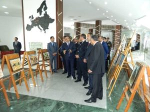 По случаю 94-й годовщины Великого Лидера Гейдара Алиева в Центре имени Гейдара Алиева в Агстафинском районе прошел конкурс живописи «Кешикчидаг кистями молодых художников», и на этой выставке были выставлены картины молодых художников.