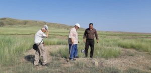 Специалист по каменному веку Института Археологии и Этнографии НАНА, доктор философских наук Мансур Мансуров и  доктор искусствоведения Имаш Гаджиев посетили заповедник и осмотрели новообнаруженные курганы