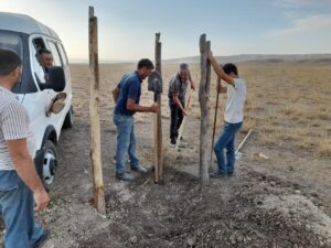 Сафар Ашуров, археолог Института Археологии, Этнографии и Антропологии НАНА, доктор философии по истории, доцент, ознакомился с небольшим музеем, выставленным в административном здании заповедника, и был организован круглый стол с сотрудниками заповедника.
