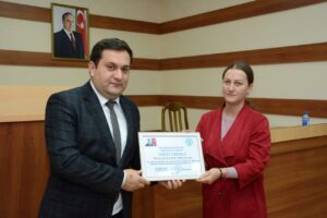 На мероприятии, проведенном в административном здании Агстафинской районной организационной партии «Ени Азербайджан» (ПЕА), 18 октября - «День восстановления независимости» и 30-летия со дня основания партии «Ени Азербайджан», Гусейнова Фазиля Гусейн кызы, сотрудница Государственного историко-культурного заповедника «Кешикчидаг», награждена почетной грамотой «за активное участие в общественно-политической жизни Агстафинской районной организации ПЕА». Поздравляем нашу сотрудницу и желаем ей дальнейших успехов.