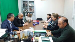 Профессор БГУ, доктор филологических наук Валех Насибли посетил административное здание Государственного историко-культурного заповедника «Кешикчидаг» и ознакомился с небольшим музеем, где хранятся богатые материально-культурные образцы, обнаруженные в результате научно - археологических раскопок, проведенные на территории заповедника.