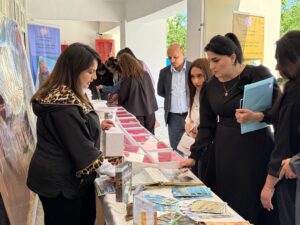 Каждый год 18 мая во многих странах мира широко отмечается Международный день музеев. Этот день был учреждён в 1977 году по инициативе ИКОМ (Международного совета музеев). Целью этой памятной даты является демонстрация важной роли музеев в жизни общества. Каждый год 18 мая во многих странах мира широко отмечается Международный день музеев. Этот день был учреждён в 1977 году по инициативе ИКОМ (Международного совета музеев). Целью этой памятной даты является демонстрация важной роли музеев в жизни общества.