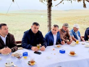 23.06.2025- ci il tarixində “Keşikçidağda elmi arxeoloji qazıntılar və yay məktəbi 5” layihəsi çərçivəsində Ağstafa rayonunun ümumtəhsil müəssisələrində fəaliyyət göstərən tarix müəllimlərinin “Yovşanlıdərə” kurqanlarına maarifləndirici ekskursiyası təşkil olunmuşdur.
