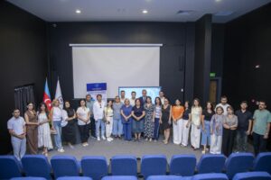 “Azərbaycan Mədəniyyəti – 2040” Konsepsiyasının prioritet istiqamətləri çərçivəsində regionlarda fəaliyyət göstərən mədəniyyət işçilərinin peşəkar kompetensiyalarının inkişaf etdirilməsi, idarəetmə və kommunikasiya bacarıqlarının təkmilləşdirilməsi, eləcə də əməkdaşların motivasiya və işgüzar potensialının artırılması məqsədilə motivasiya düşərgəsi təşkil olunub.